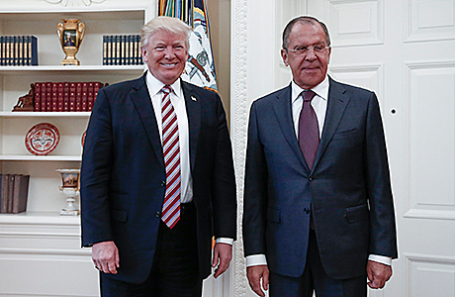 Президент США Дональд Трамп и министр иностранных дел РФ Сергей Лавров (слева направо) во время встречи в Белом доме, 10 мая 2917.