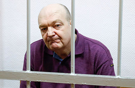 Бывший глава Федеральной службы исполнения наказаний Александр Реймер, обвиняемый в мошенничестве при закупках электронных браслетов, во время оглашения приговора в Замоскворецком суде.