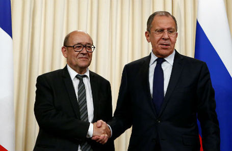 Глава МИД Франции Жан-Ив Ле Дриан и министр иностранных дел России Сергей Лавров на переговорах в Москве.