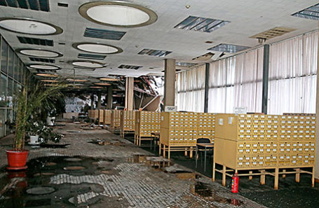 Внутри сгоревшего здания фундаментальной библиотеки РАН. 