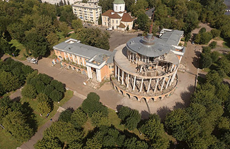 Здание речного вокзала, которое является памятником архитектуры регионального значения, после обрушения ротонды.