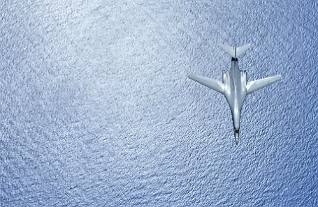 Тренировочные полеты стратегических бомбардировщиков B-1B Lancer ВВС США в районе острова Гуам.