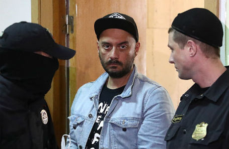 Режиссер Кирилл Серебренников перед рассмотрением ходатайства об избрании меры пресечения в Басманном суде.