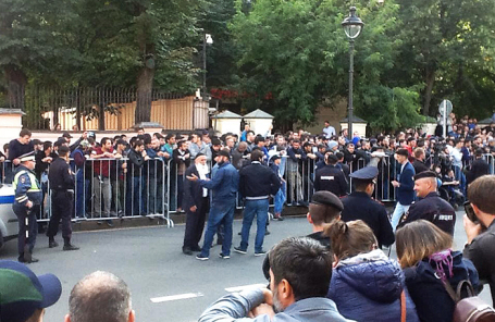 Акция протеста у посольства Мьянмы в Москве.