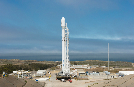 Ракета-носитель Falcon 9.