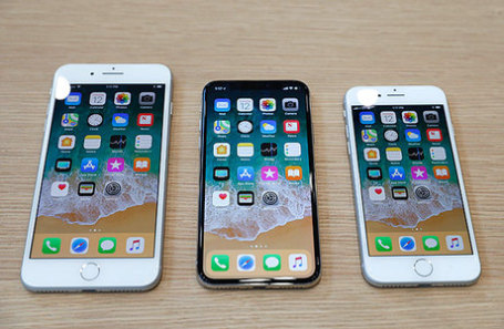 Модели iPhone 8 Plus, iPhone X и iPhone 8.