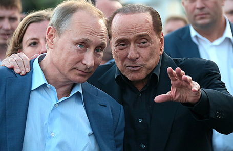 Президент РФ Владимир Путин и бывший премьер-министр Италии Сильвио Берлускони (слева направо).