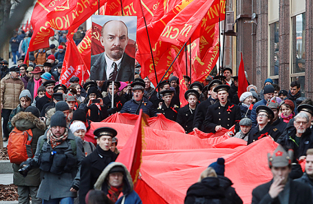 Шествие сторонников КПРФ в Москве, 7 ноября 2017.
