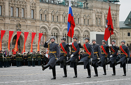 Торжественный марш, посвященный 76-й годовщине военного парада 1941 года, Москва, 7 ноября 2017.