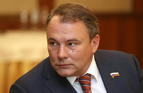 Петр Толстой.