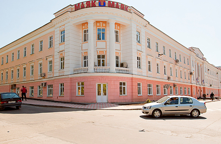 Фасад административного здания ПО «Маяк», предприятия по хранению и переработке отработанного ядерного топлива, в городе Озерск в Челябинской области.