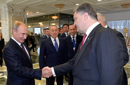 Владимир Путин и Петр Порошенко.