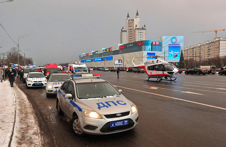 Последствия ДТП с участием рейсового автобуса на Кутузовском проспекте.
