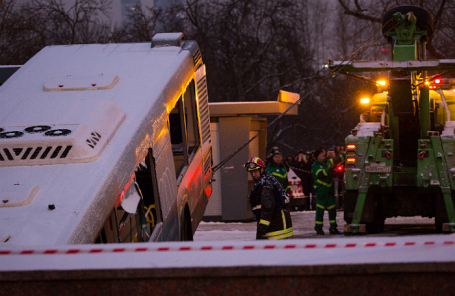 ДТП с участием автобуса у станции метро «Славянский бульвар»
