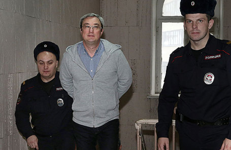 Вячеслав Гайзер (в центре).