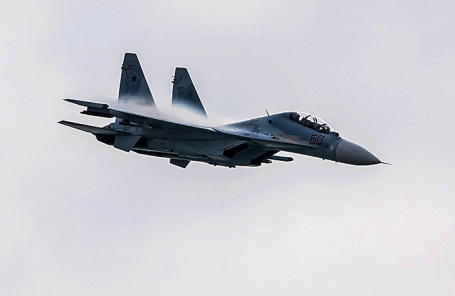 Истребитель Су-27.