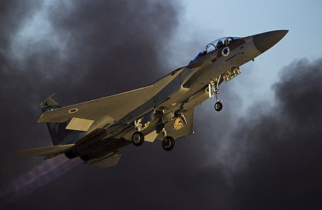 Истребитель F-15.
