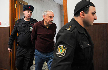 Виктор Захарченко (в центре).