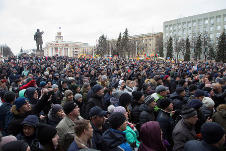 Акция в память о погибших при пожаре в торговом центре «Зимняя вишня» в Кемерове, 27 марта 2018.