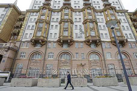 Здание посольства США в России на Новинском бульваре.