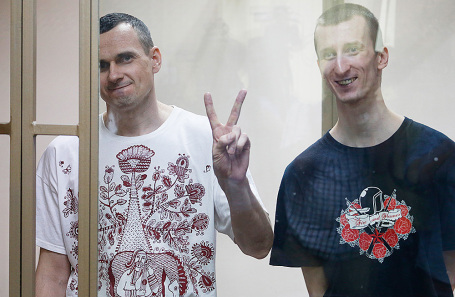 Украинский режиссер Олег Сенцов и его подельник Александр Кольченко (слева направо).