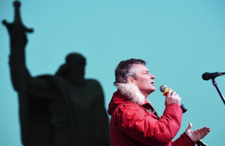 Евгений Ройзман на площади Обороны Екатеринбурга во время митинга против отмены прямых выборов главы города.