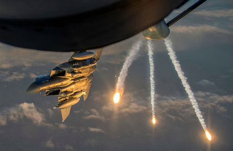 Истребитель F-15.