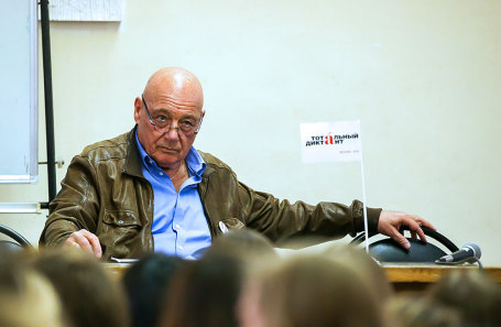 Телеведущий Владимир Познер.