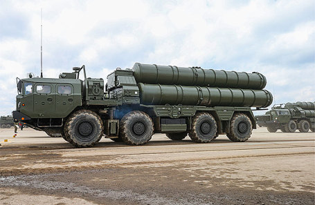 Зенитная ракетная система большой и средней дальности С-300.
