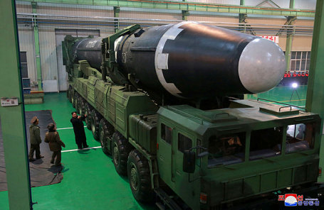 Cеверокорейская мобильная межконтинентальная баллистическая ракета Хвасон-14.