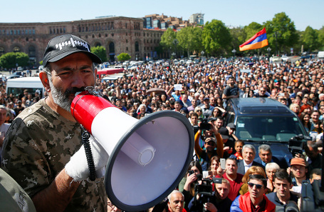 Никол Пашинян на митинге в Ереване.