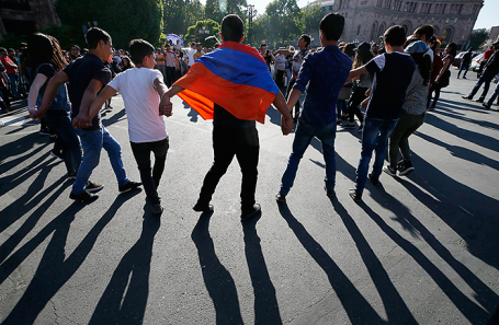 Протестующие в Ереване, Армения, 2 мая 2018 года.