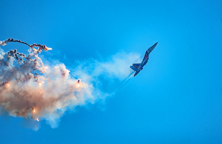 Многоцелевой истребитель Су-30СМ.