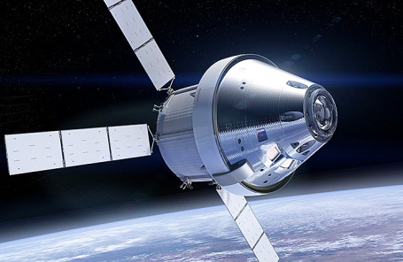 Космический аппарат Orion в космосе.