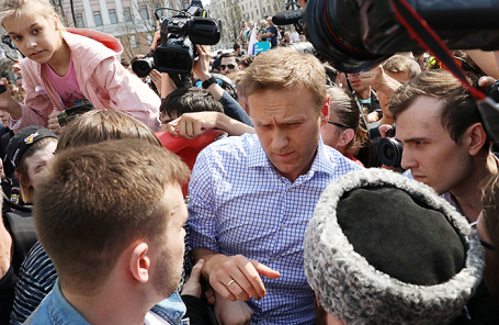 Оппозиционер Алексей Навальный на несогласованной протестной акции оппозиции на Пушкинской площади в Москве, 5 мая 2018 года.
