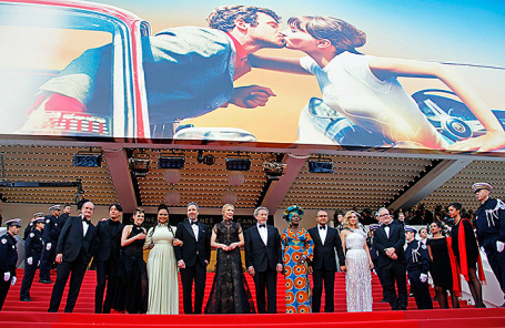 Во время церемонии открытия кинофестиваля в Каннах.