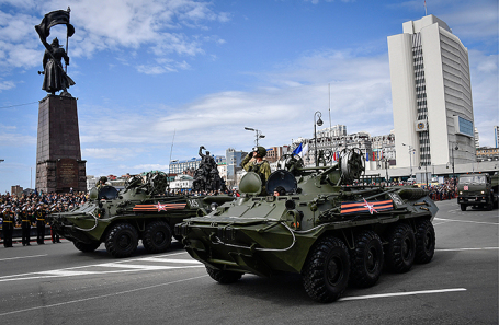 Военный парад, посвященный 73-й годовщине Победы, во Владивостоке, 9 мая 2018 года.