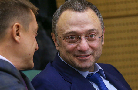 Сулейман Керимов (справа).