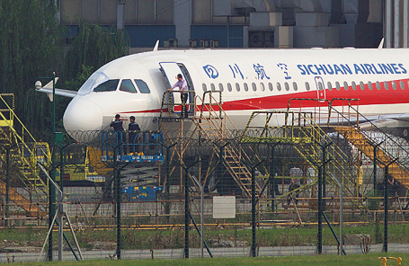 Самолет авиакомпании Sichuan Airlines успешно совершил аварийную посадку в Китае.