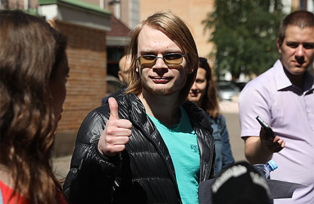 Дмитрий Богатов (в центре).