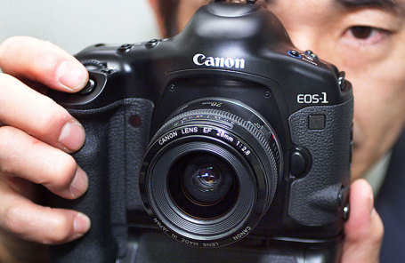 Canon EOS-1V.