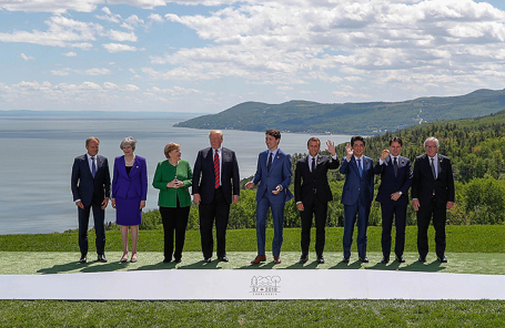 Участники саммита G7 в Ла Мальбе, Канада.