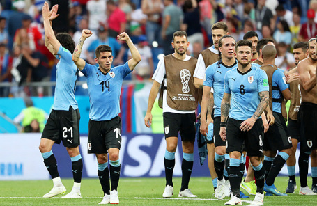 Игроки сборной Уругвая радуются победе в матче группового этапа чемпионата мира по футболу - 2018 между сборными командами Уругвая и Саудовской Аравии.