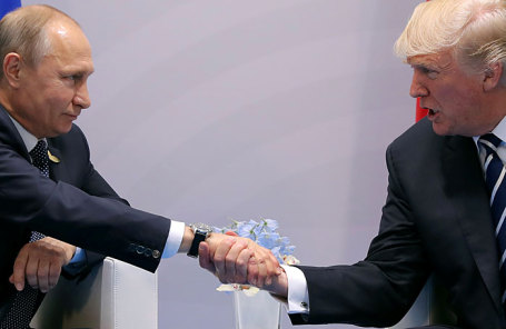 Президент РФ Владимир Путин (слева) и президент США Дональд Трамп.