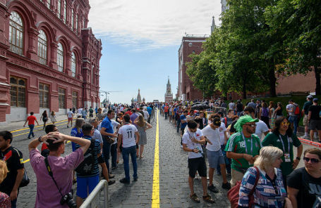 Очередь болельщиков ЧМ-2018 в Мавзолей Ленина.