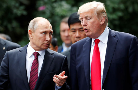 Президент РФ Владимир Путин (слева) и президент США Дональд Трамп.