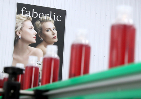 Производство косметики на фабрике Faberlic в Москве