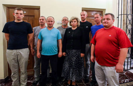 Татьяна Москалькова с моряками судна «Норд» в Киеве.