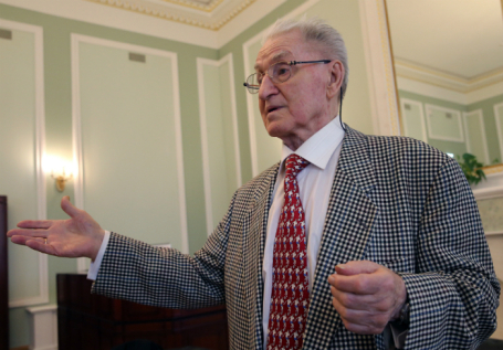 Советский футболист, олимпийский чемпион 1956 года по футболу Алексей Парамонов. 