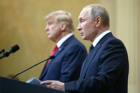 Президент США Дональд Трамп и президент РФ Владимир Путин (слева направо) во время пресс-конференции по итогам встречи в Хельсинки.